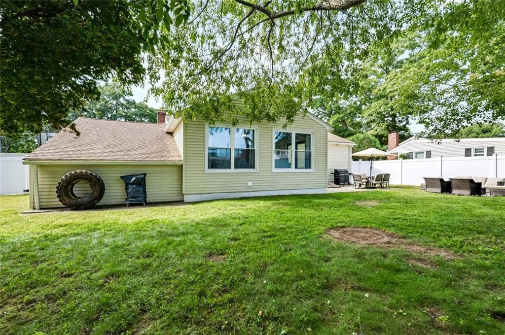 Single Family Residence at 27 Kalmer Road, Warwick, photo 5 of 40