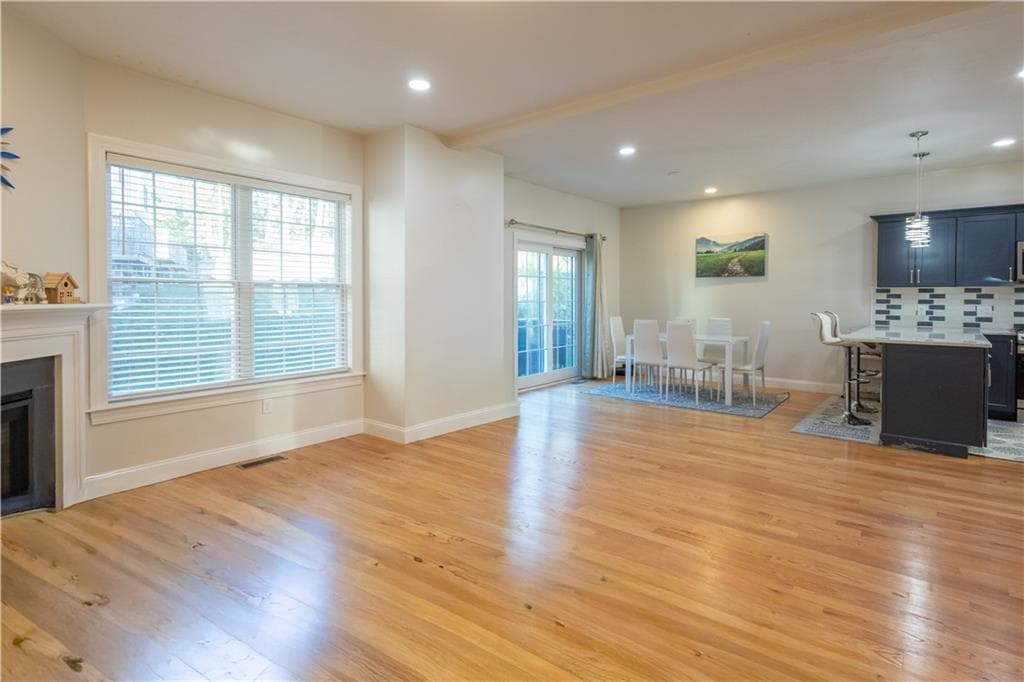 Condominium at 902 Hunting Hill Drive, Cumberland, photo 6 of 25