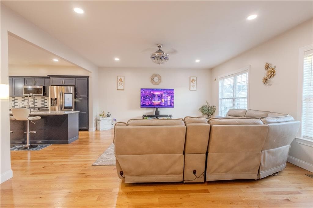 Condominium at 902 Hunting Hill Drive, Cumberland, photo 7 of 25