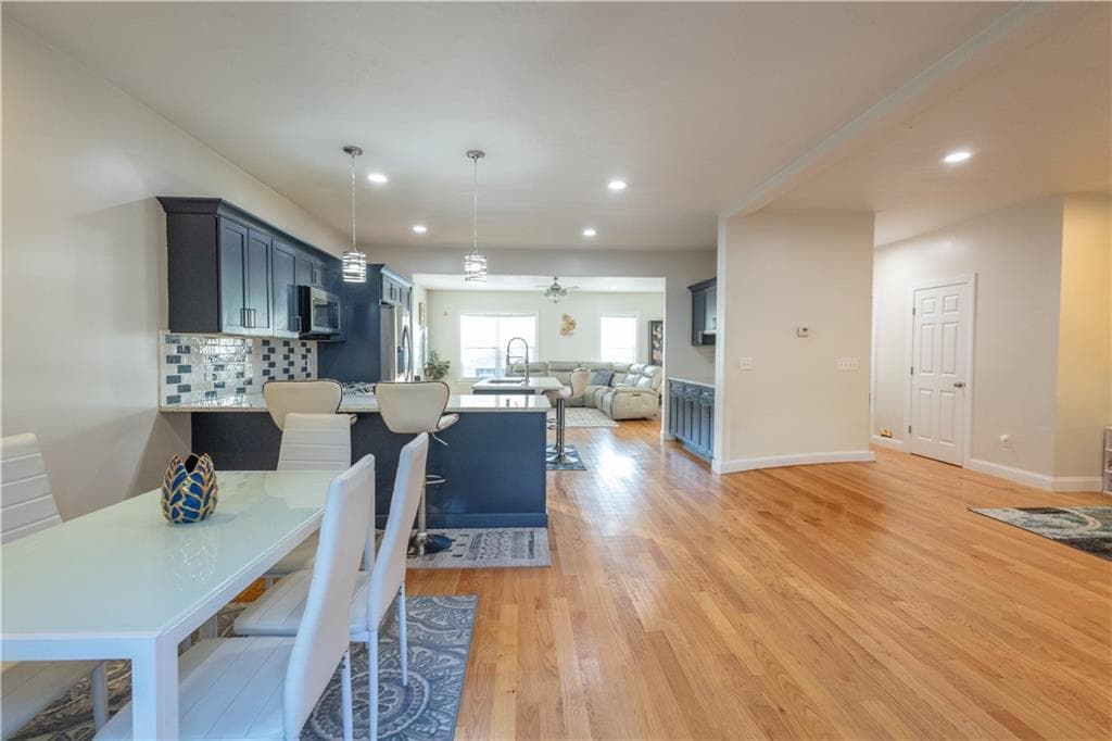 Condominium at 902 Hunting Hill Drive, Cumberland, photo 9 of 25