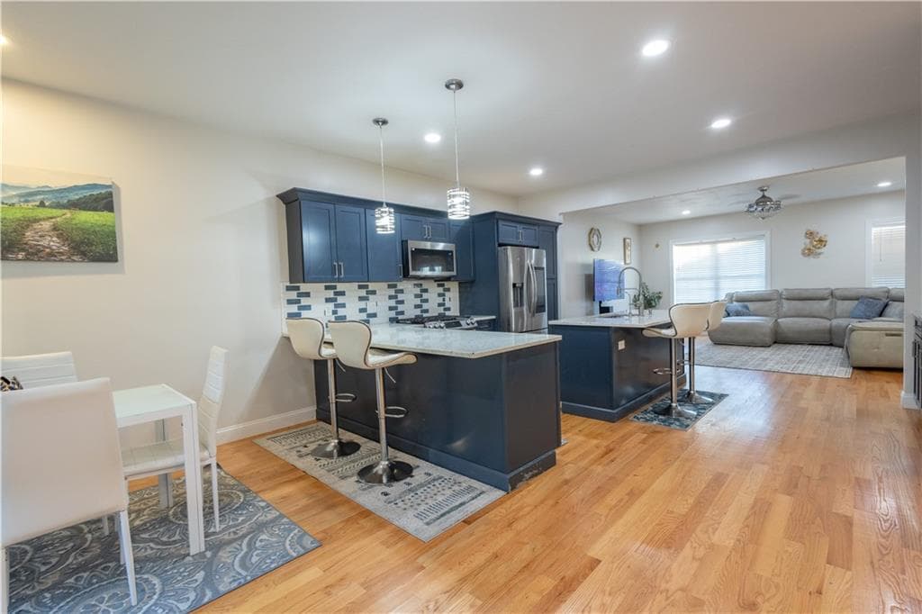 Condominium at 902 Hunting Hill Drive, Cumberland, photo 10 of 25