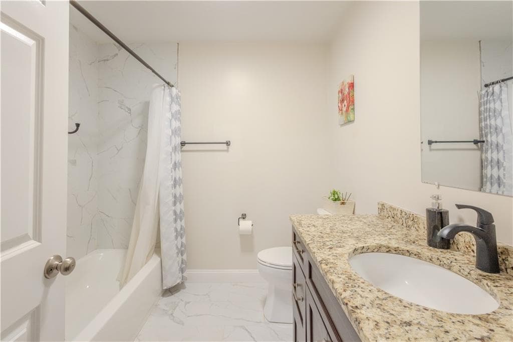 Condominium at 902 Hunting Hill Drive, Cumberland, photo 19 of 25