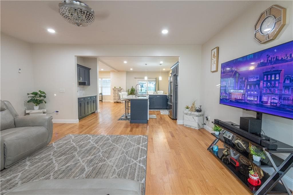 Condominium at 902 Hunting Hill Drive, Cumberland, photo 8 of 25