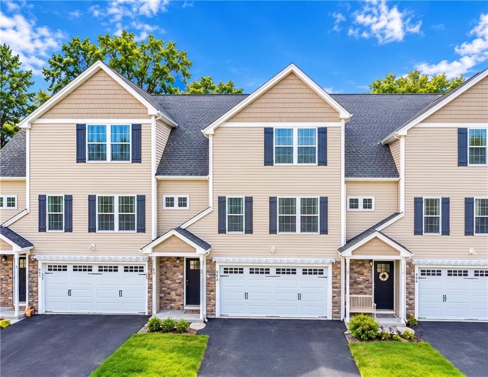 Condominium at 902 Hunting Hill Drive, Cumberland, photo 25 of 25