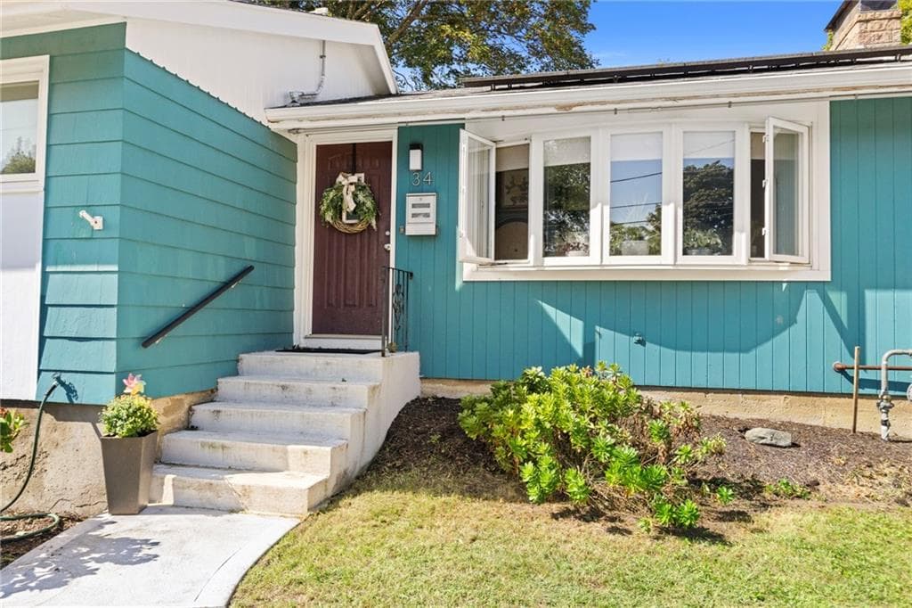 Single Family Residence at 34 Clifden Avenue, Cranston, photo 4 of 50