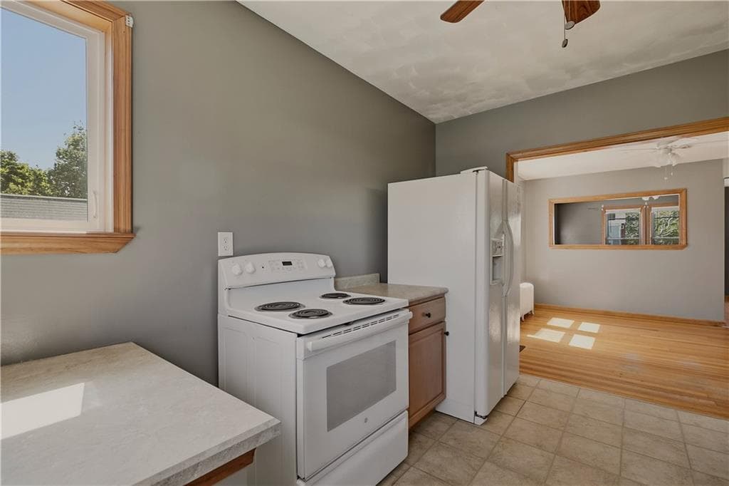 Single Family Residence at 156 Stafford Road, Tiverton, photo 7 of 28