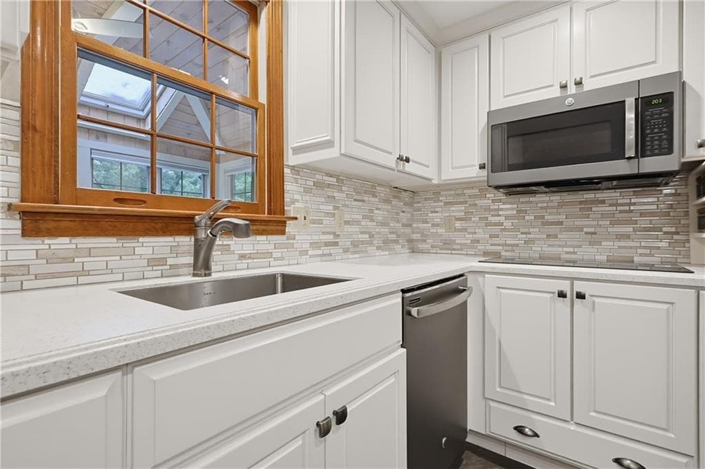 Single Family Residence at 245 Albee Road, Uxbridge, photo 16 of 50