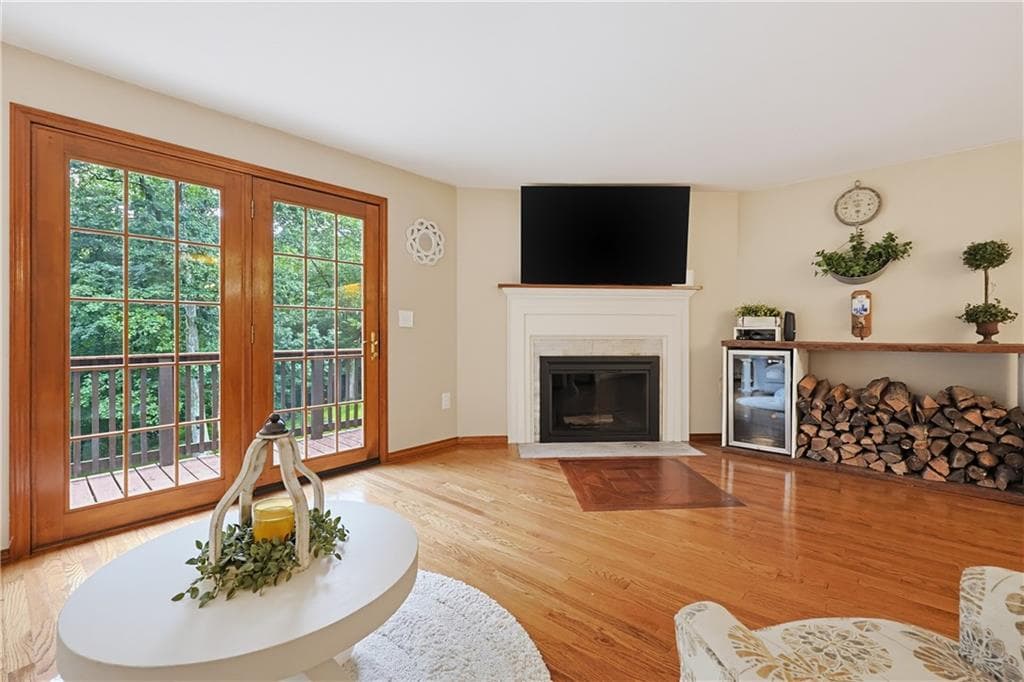 Single Family Residence at 245 Albee Road, Uxbridge, photo 5 of 50