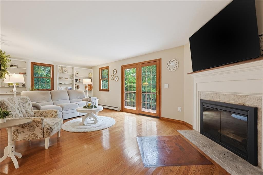 Single Family Residence at 245 Albee Road, Uxbridge, photo 8 of 50