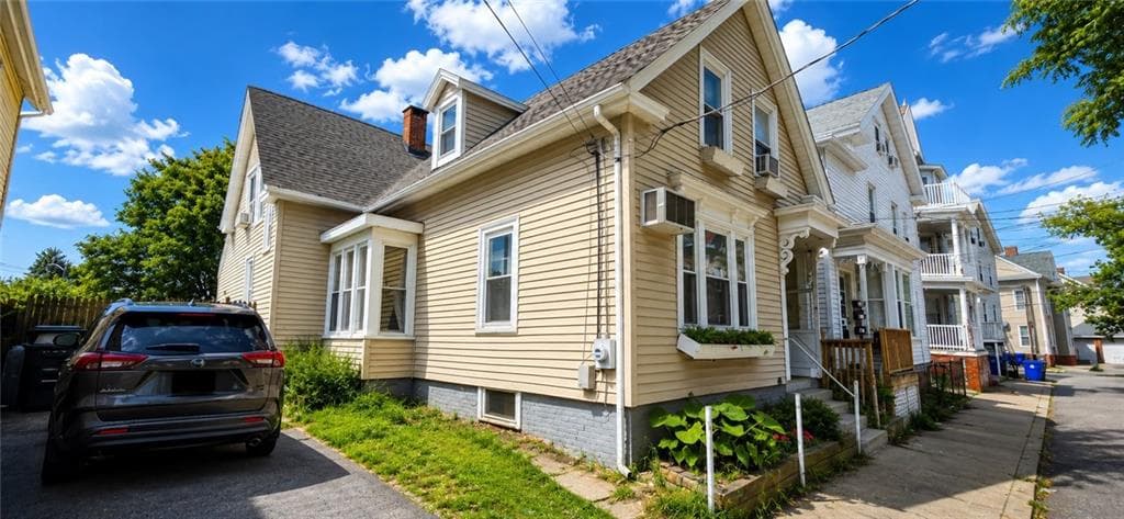 Single Family Residence at 16 Winsor Street, Providence, photo 5 of 30