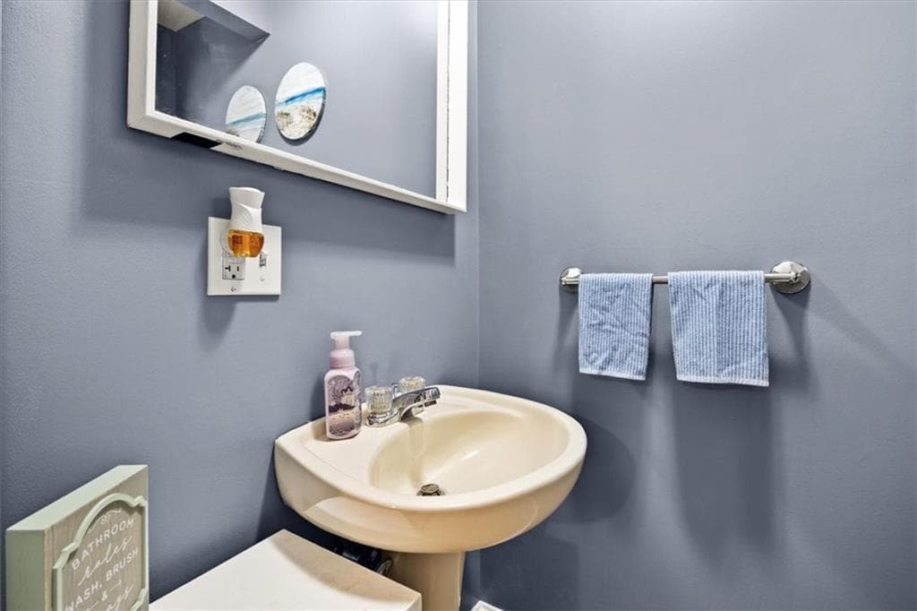 Condominium at 105 Scenic Drive, West Warwick, photo 16 of 20