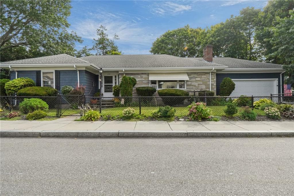 136 Earl Avenue