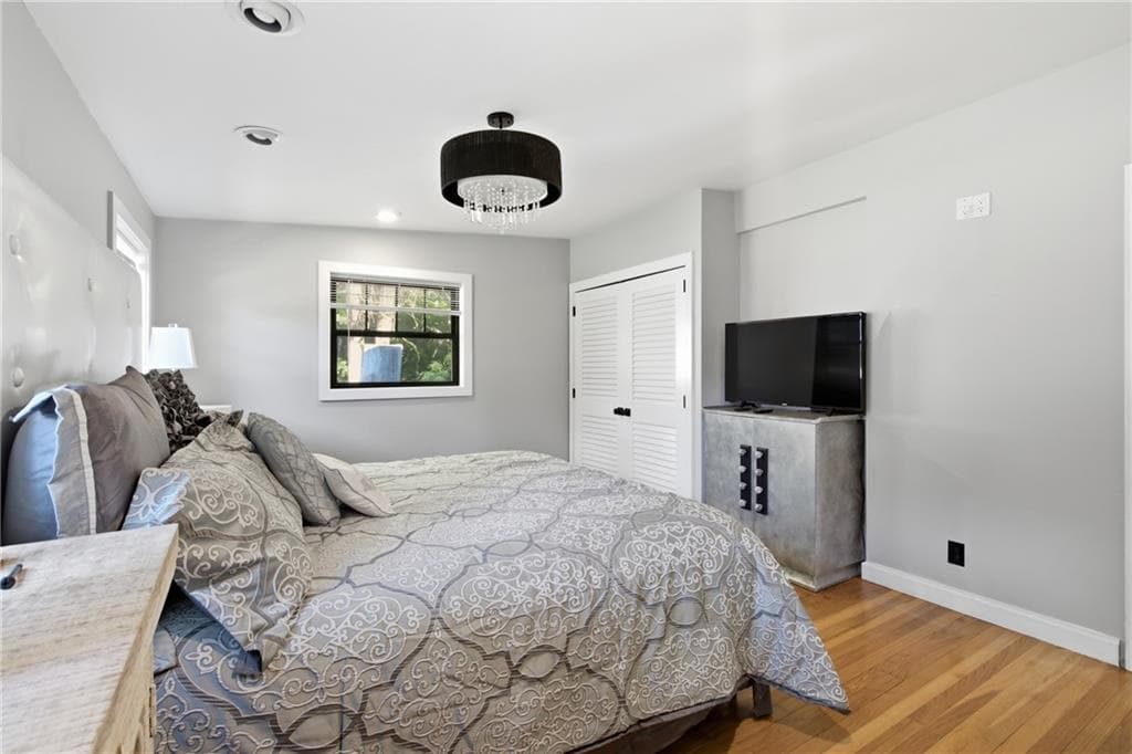 Single Family Residence at 3 Hilltop Court, Smithfield, photo 22 of 36
