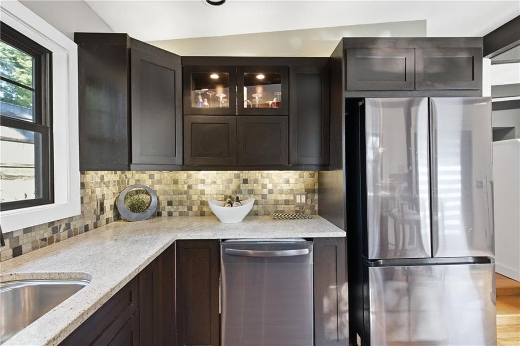 Single Family Residence at 3 Hilltop Court, Smithfield, photo 8 of 36