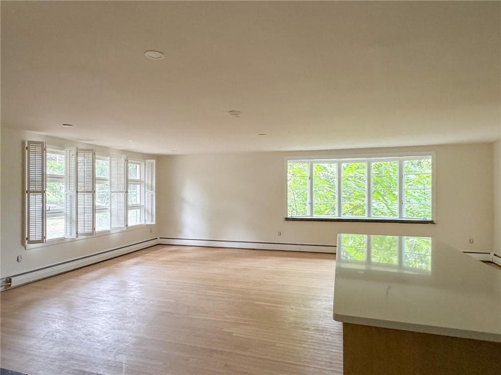 Single Family Residence at 28 Hill Top Drive, Warwick, photo 23 of 31