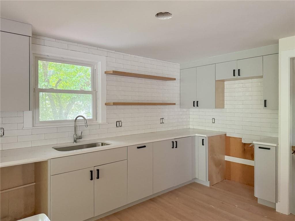 Single Family Residence at 28 Hill Top Drive, Warwick, photo 7 of 31