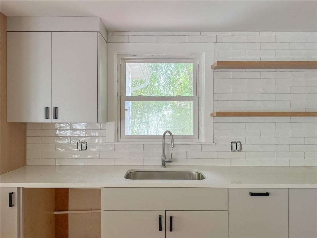 Single Family Residence at 28 Hill Top Drive, Warwick, photo 9 of 31