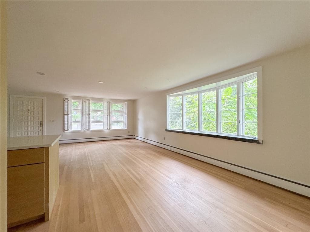 Single Family Residence at 28 Hill Top Drive, Warwick, photo 15 of 31