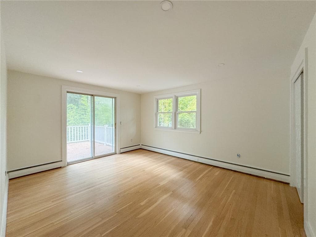 Single Family Residence at 28 Hill Top Drive, Warwick, photo 19 of 31
