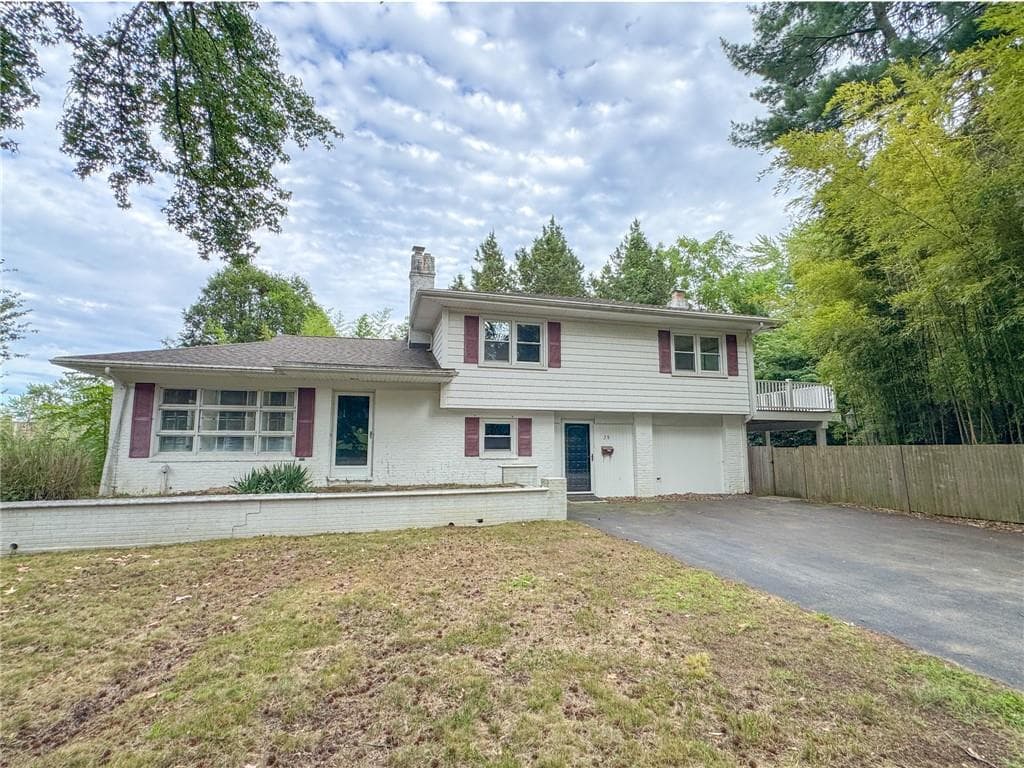 Single Family Residence at 28 Hill Top Drive, Warwick, photo 29 of 31
