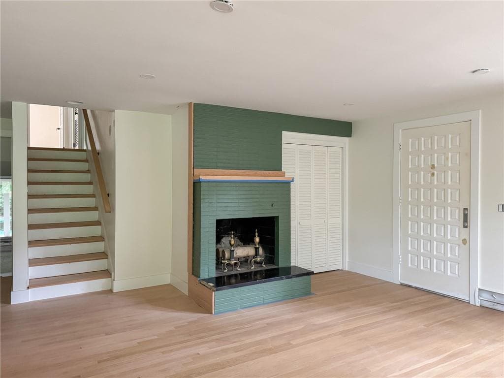 Single Family Residence at 28 Hill Top Drive, Warwick, photo 4 of 31