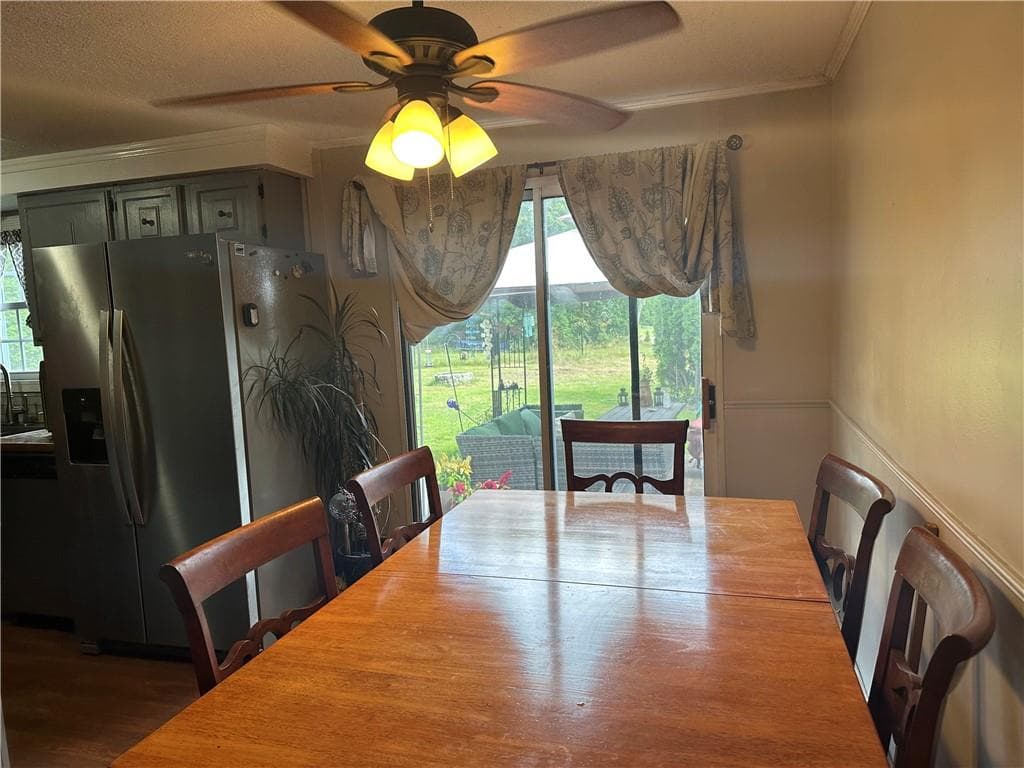 Single Family Residence at 15 Riverview Drive, Richmond, photo 3 of 12