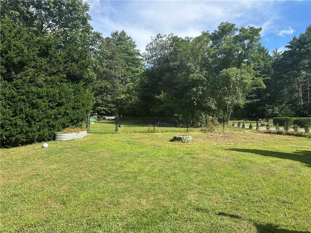Single Family Residence at 15 Riverview Drive, Richmond, photo 11 of 12