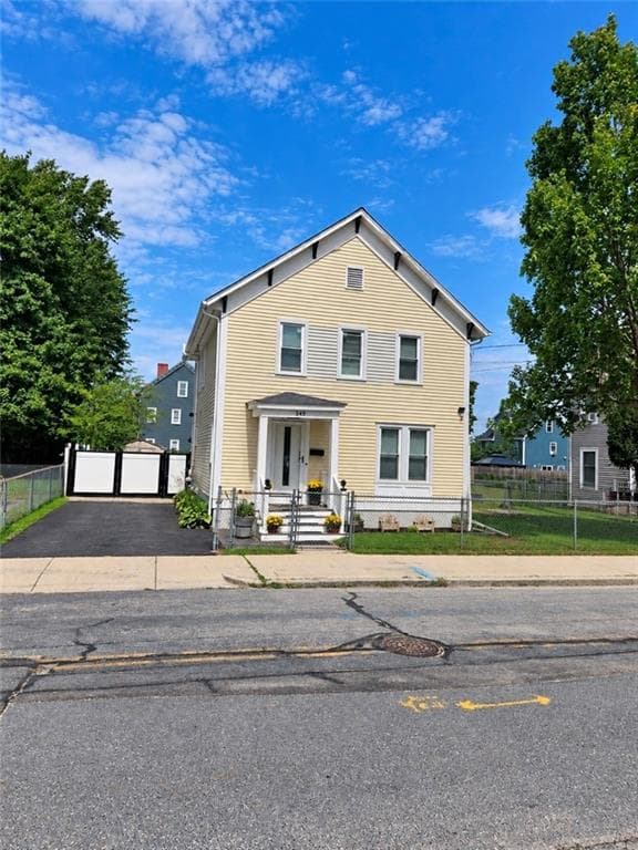 Single Family Residence at 349 Blackstone Street, Providence, photo 4 of 35