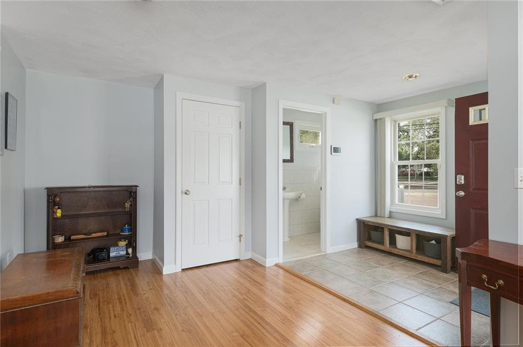 Single Family Residence at 11 Brookdale Boulevard, Pawtucket, photo 6 of 38