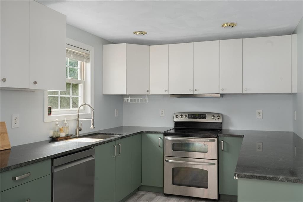 Single Family Residence at 11 Brookdale Boulevard, Pawtucket, photo 13 of 38