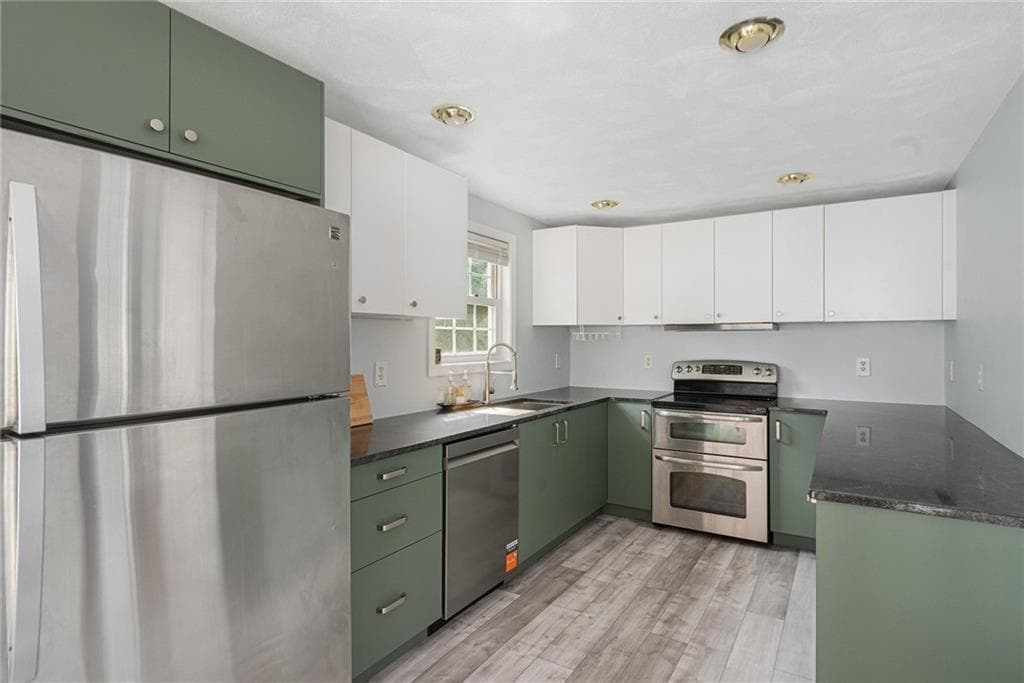Single Family Residence at 11 Brookdale Boulevard, Pawtucket, photo 12 of 38