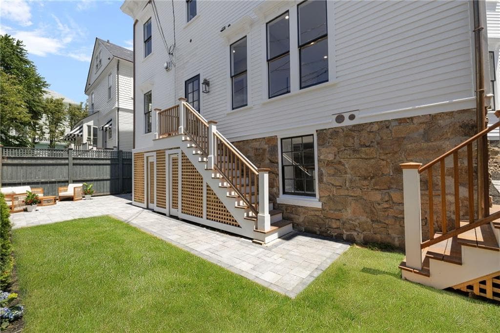 Condominium at 41 School Street UNIT 1, Newport, photo 25 of 36