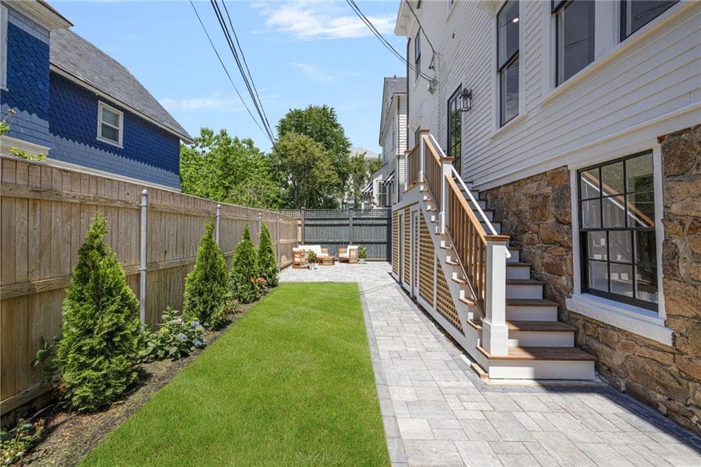Condominium at 41 School Street UNIT 1, Newport, photo 21 of 36