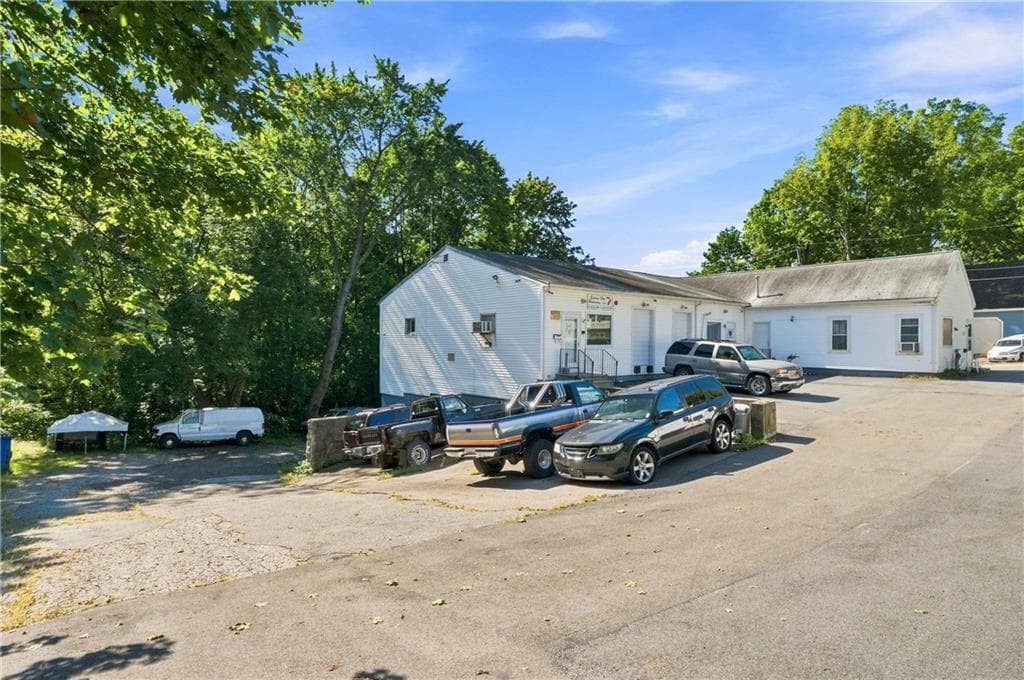 Multi Family at 168 Rockland Avenue, Woonsocket, photo 2 of 50