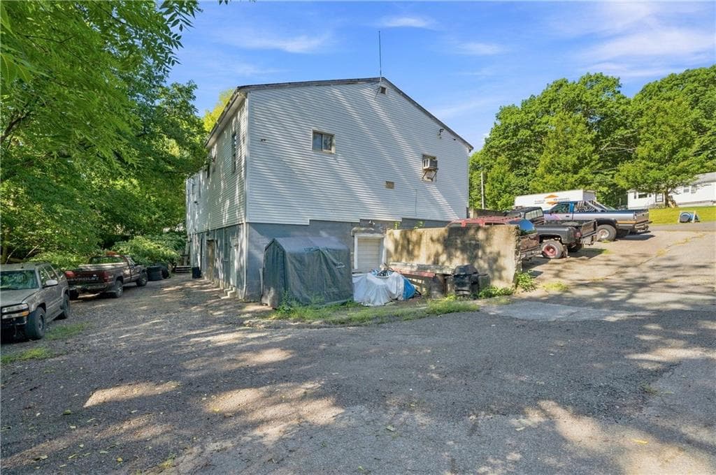 Multi Family at 168 Rockland Avenue, Woonsocket, photo 10 of 50