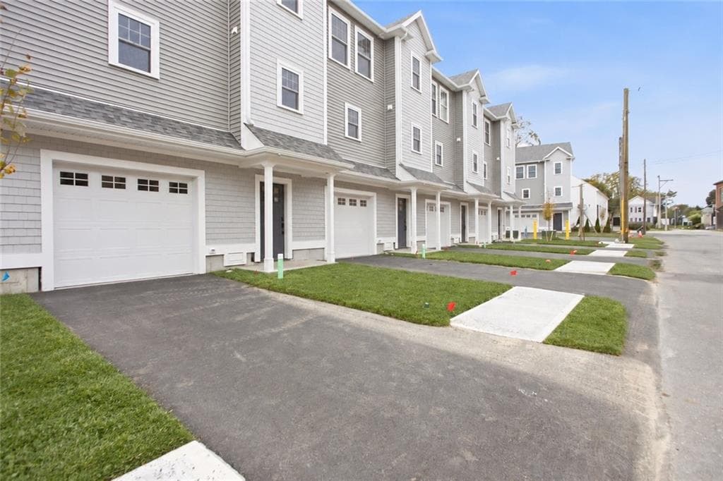 Condominium at 75 Croade Street, Warren, photo 31 of 36