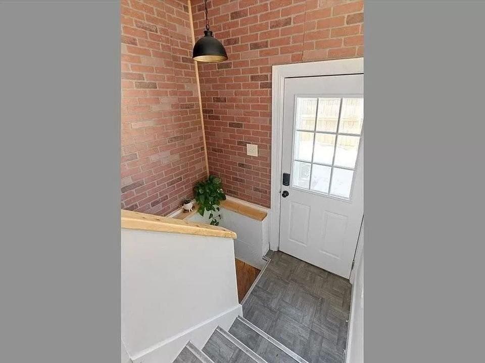 Single Family Residence at 9 Loyola Terrace, Newport, photo 6 of 24