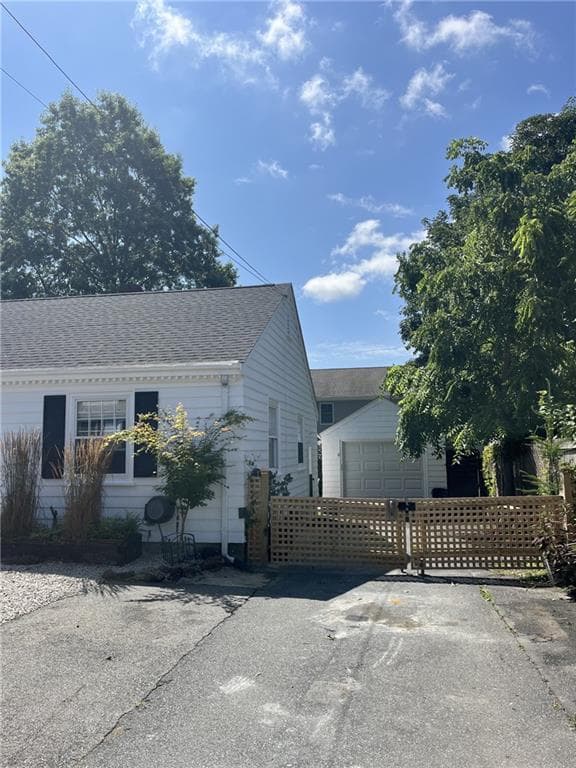 Single Family Residence at 9 Loyola Terrace, Newport, photo 16 of 24
