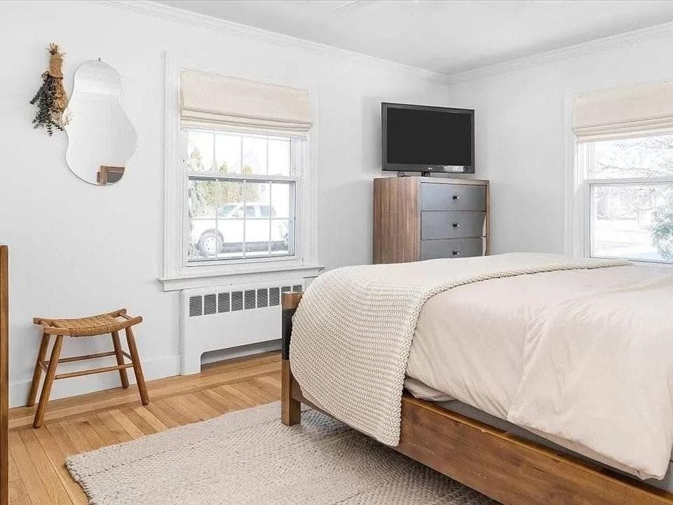 Single Family Residence at 9 Loyola Terrace, Newport, photo 7 of 24