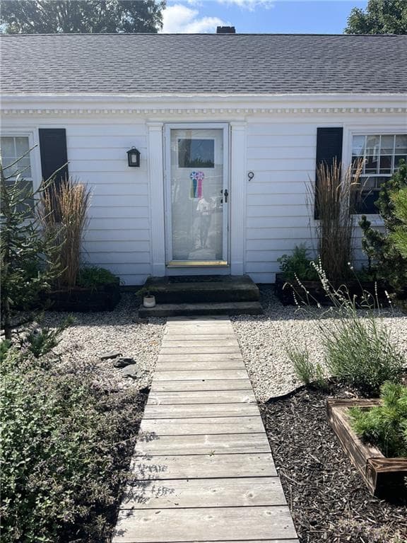 Single Family Residence at 9 Loyola Terrace, Newport, photo 3 of 24