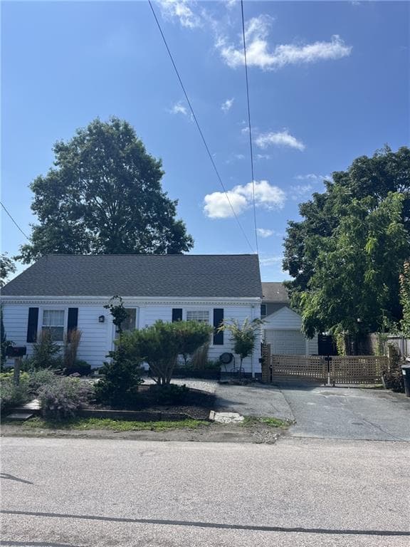 Single Family Residence at 9 Loyola Terrace, Newport, photo 14 of 24