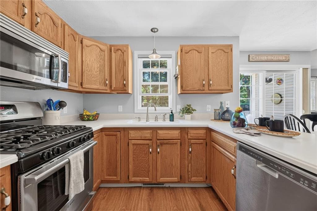 Single Family Residence at 17 Watch Hill Way, South Kingstown, photo 17 of 50
