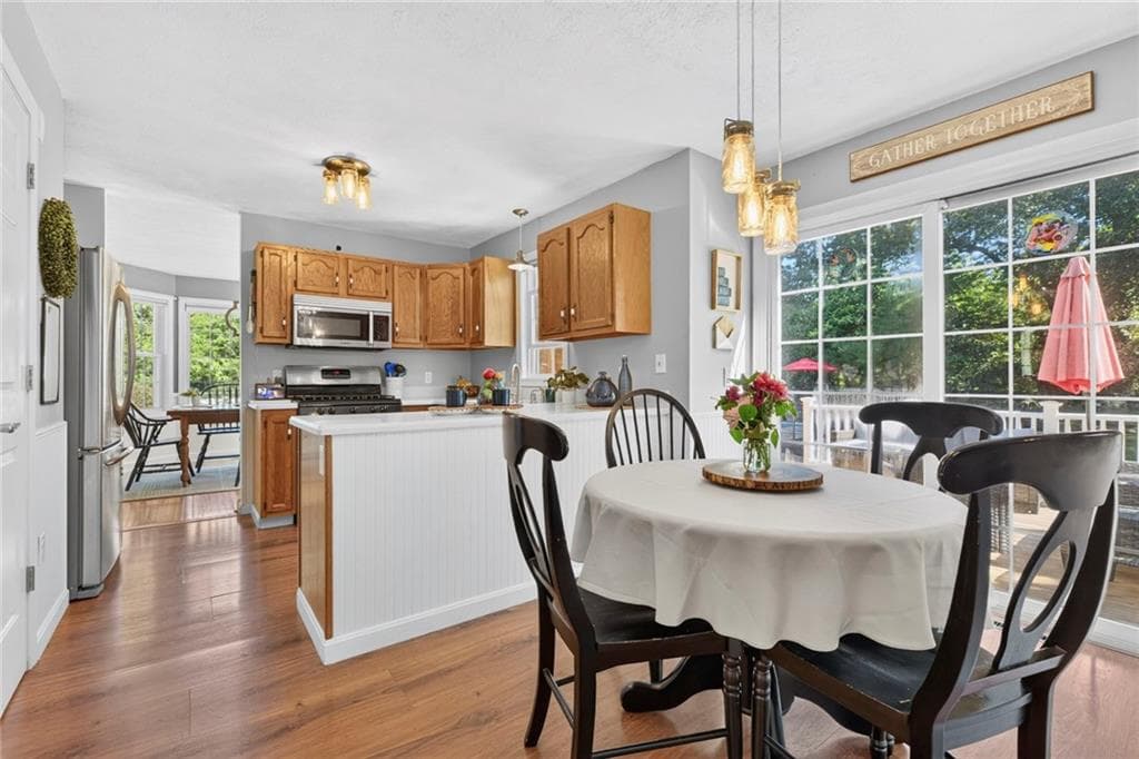 Single Family Residence at 17 Watch Hill Way, South Kingstown, photo 20 of 50