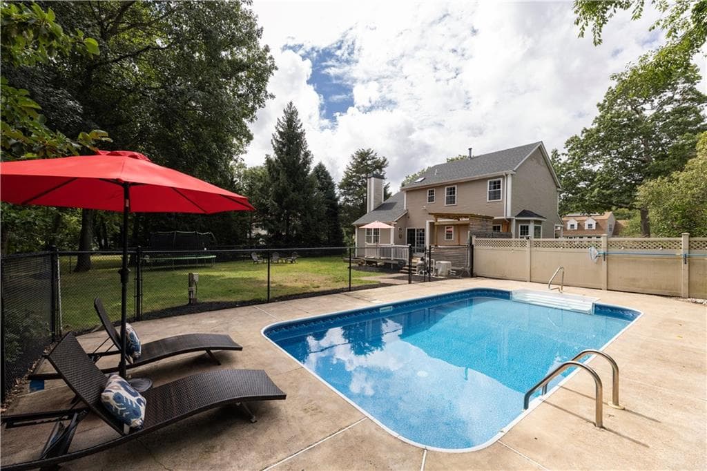 Single Family Residence at 17 Watch Hill Way, South Kingstown, photo 48 of 50