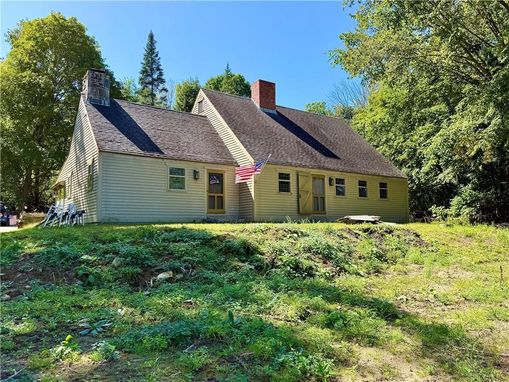 Single Family Residence at 51 Elizabeth Avenue, North Smithfield, photo 2 of 33