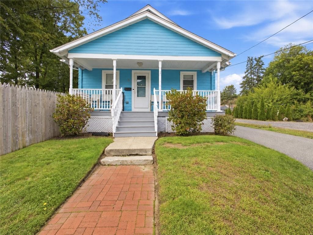 Single Family Residence at 99 Phillips Avenue, Warwick, photo 2 of 33