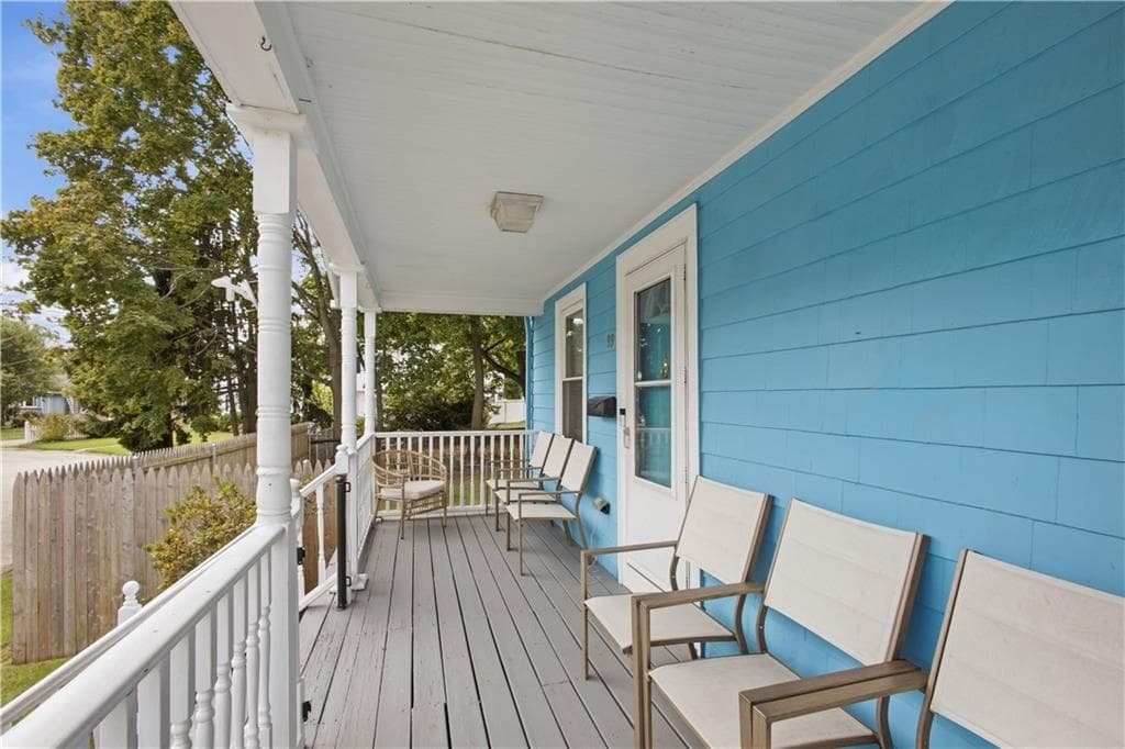 Single Family Residence at 99 Phillips Avenue, Warwick, photo 6 of 33
