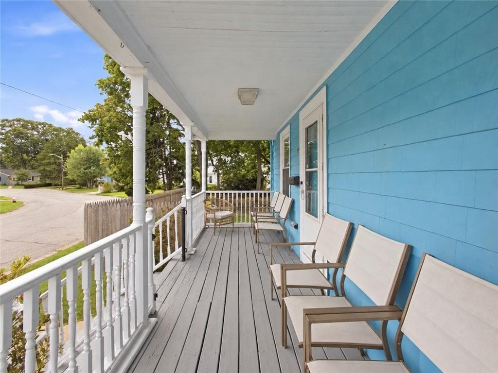 Single Family Residence at 99 Phillips Avenue, Warwick, photo 5 of 33