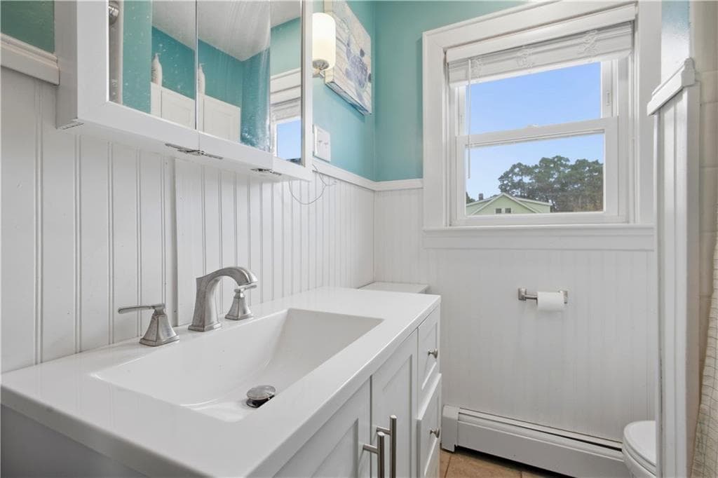 Single Family Residence at 99 Phillips Avenue, Warwick, photo 14 of 33