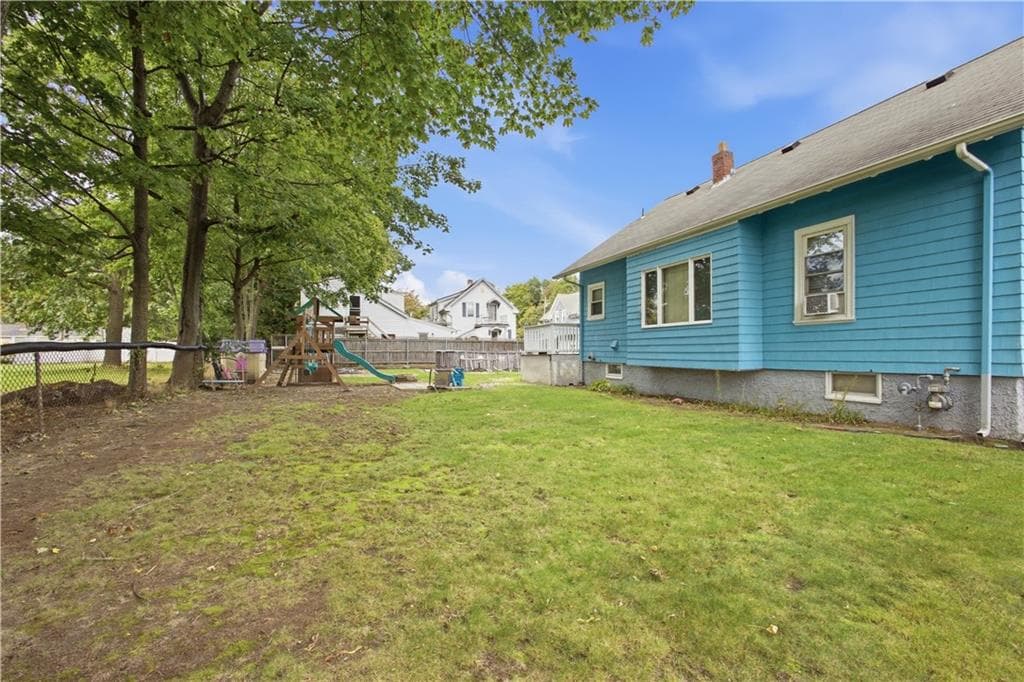 Single Family Residence at 99 Phillips Avenue, Warwick, photo 11 of 33